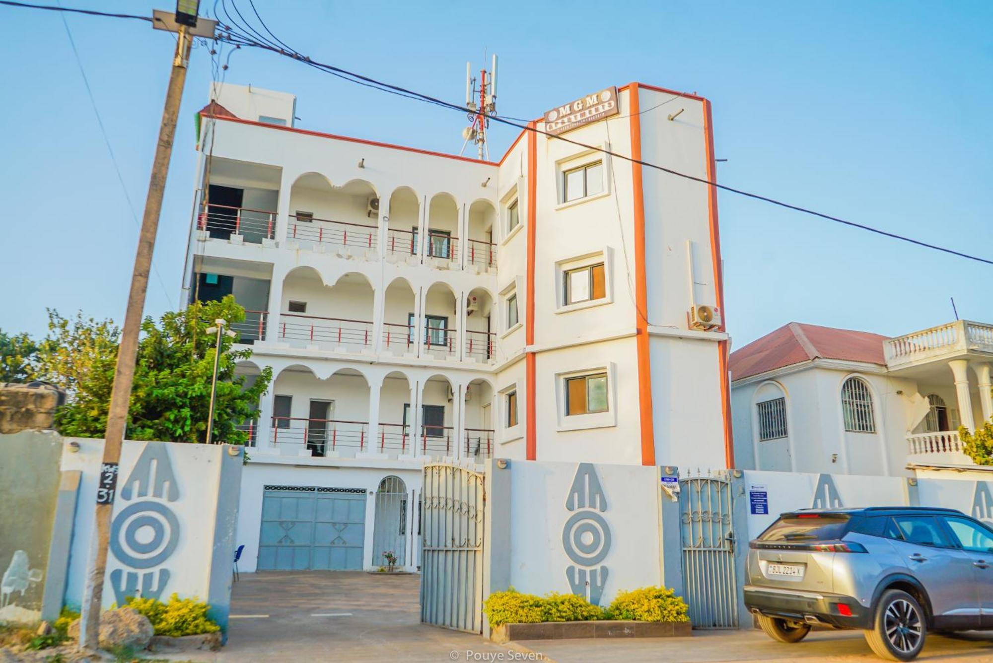Mgm Apartments Gambia Kololi Esterno foto
