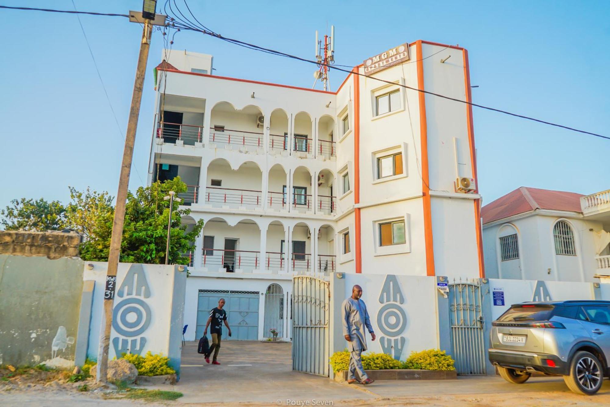 Mgm Apartments Gambia Kololi Esterno foto