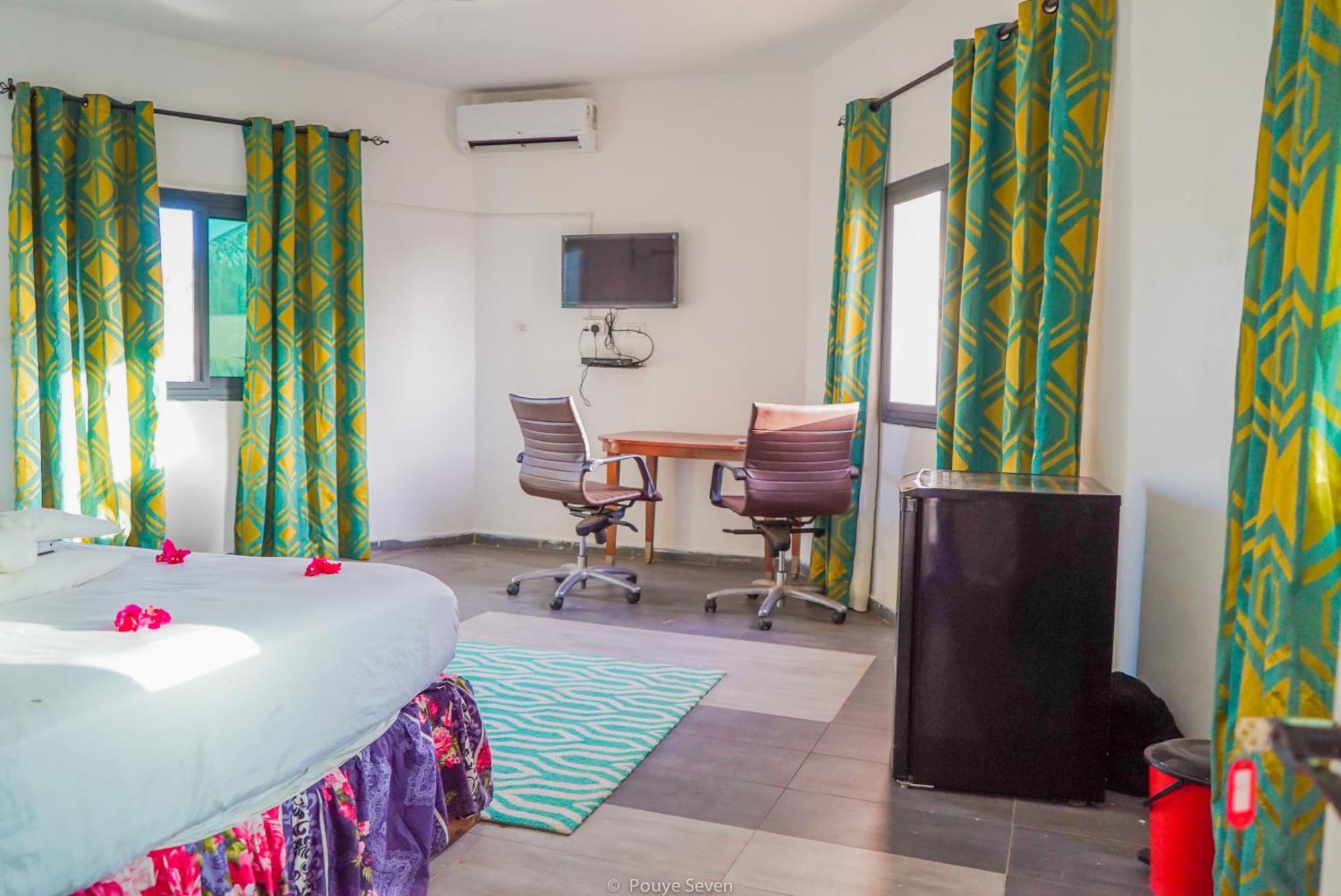 Mgm Apartments Gambia Kololi Esterno foto