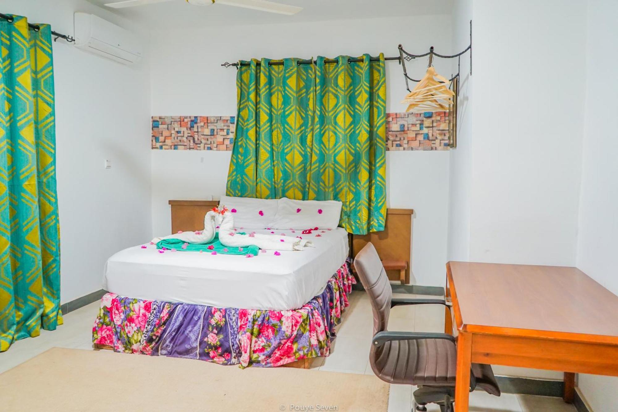 Mgm Apartments Gambia Kololi Esterno foto