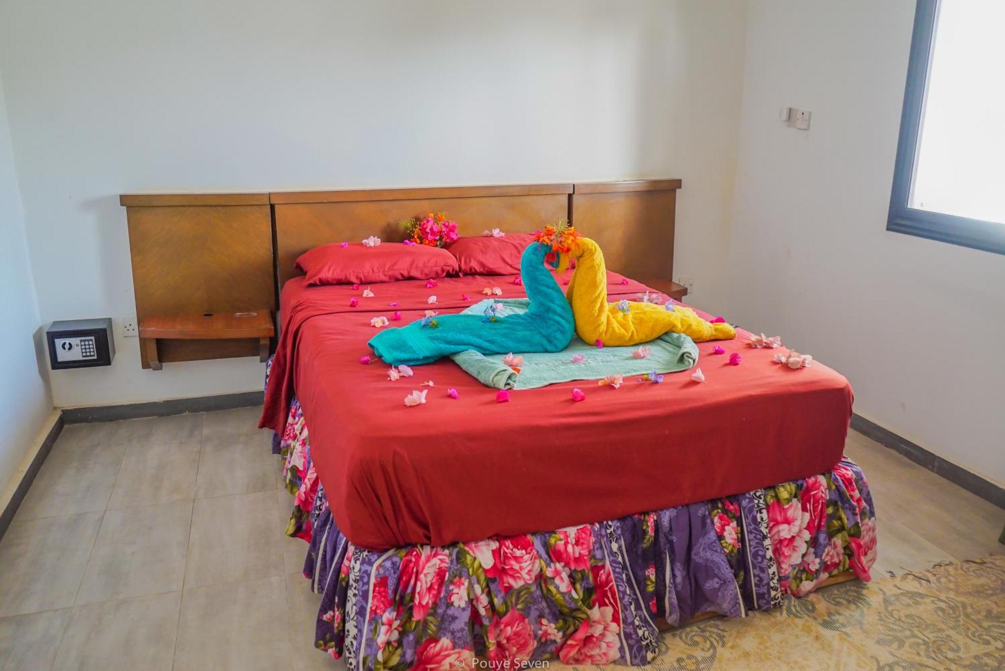 Mgm Apartments Gambia Kololi Esterno foto
