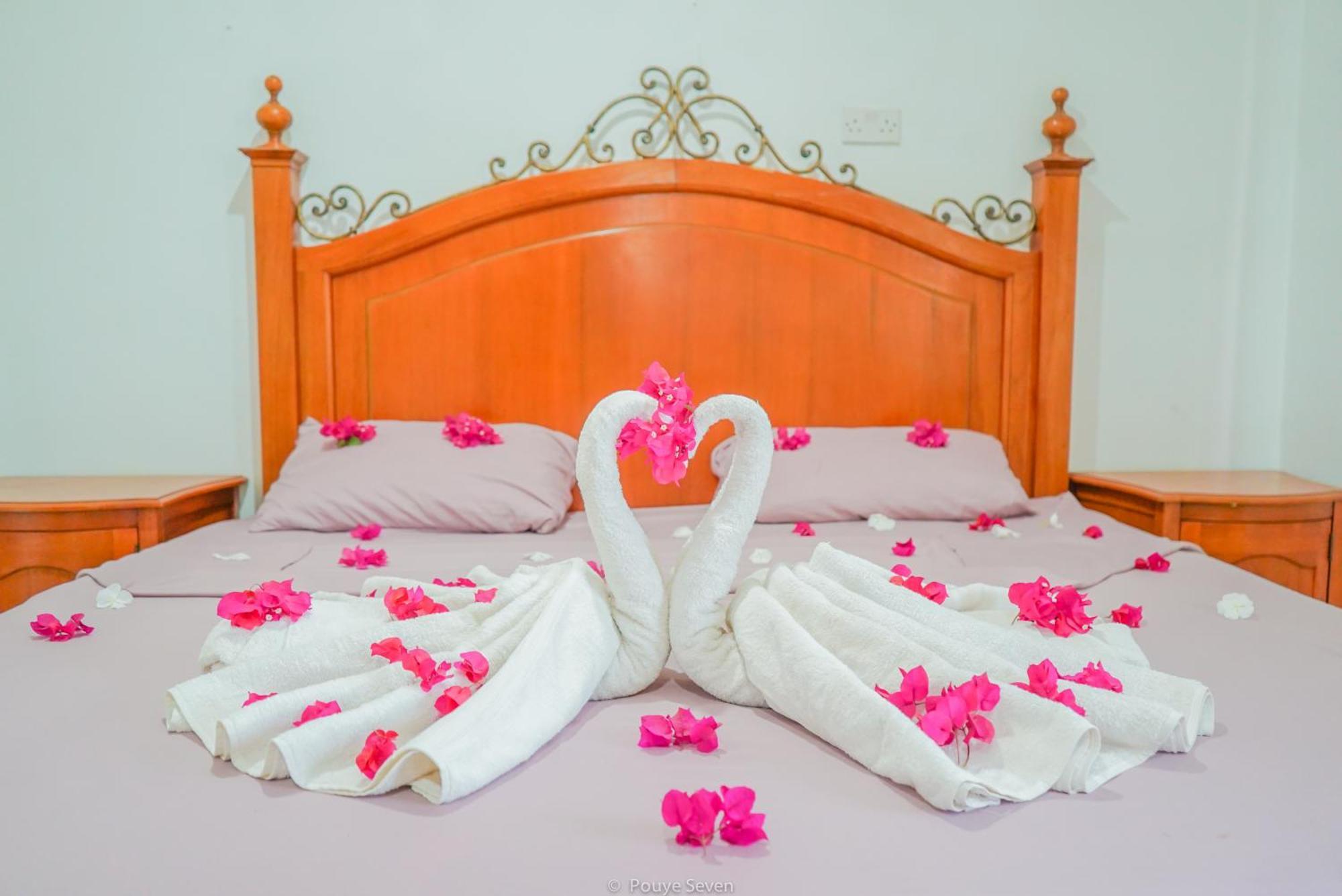 Mgm Apartments Gambia Kololi Esterno foto